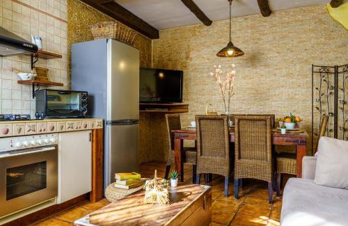 Cuenca Apartment | Discover Rincon de Luna: Family-Friendly Retreat with Hot Tub
