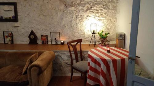 Las Cuevas House | Family-Friendly Stay at Rincon de Valdaliga - Rated 8.4/10