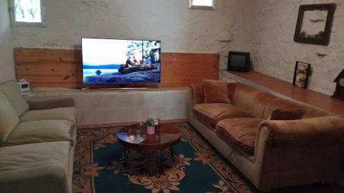 Las Cuevas House | Family-Friendly Stay at Rincon de Valdaliga - Rated 8.4/10