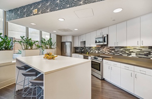 Rincon Hill Apartment | Rincon Hill 1 BR with Office: Ideal for Families & Couples