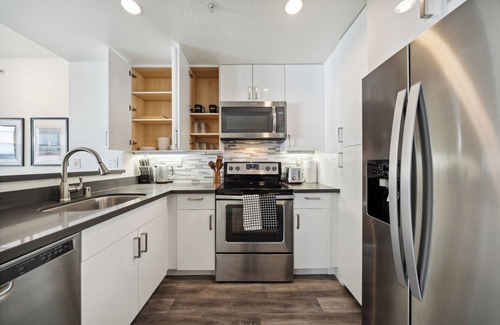 Rincon Hill Apartment | Rincon Hill 1 BR with Office: Ideal for Families & Couples