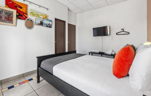 Rincon Hotel | Discover Rincon Plaza Hotel: Oceanfront Getaway Awaits