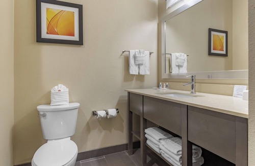 Barker Hotel | Top-Rated Hotel with Pool, Spa & Breakfast Included