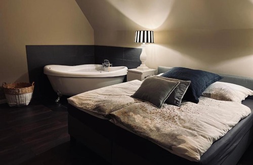 Adenau Bed & Breakfast | Pet-Friendly Retreat at Ring Residenz by E&P Concept