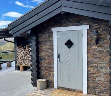 Møre og Romsdal House | Experience Ringstadsætra: Family-Friendly Getaway Awaits