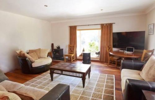 Roscoe House | Rinneen: Family-Friendly Retreat with Hot Tub Access