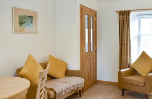Aberlour House | Inviting Rinnes Cottage: Family-Friendly Retreat with High Ratings