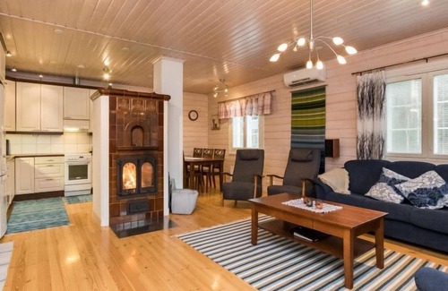 Heinavesi House | Experience Rinteelä: Lake View, Spa & Family-Friendly Fun