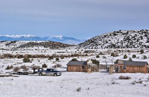 Del Norte House | Relaxing Cabin with Hot Tub and Scenic Views in Rio Grande