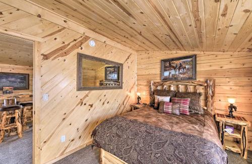 Del Norte House | Relaxing Cabin with Hot Tub and Scenic Views in Rio Grande