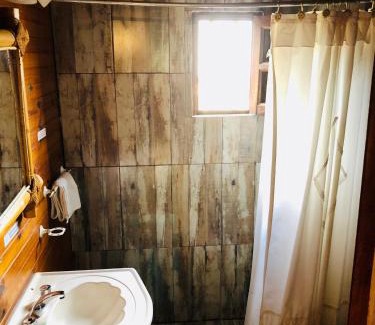 Partido de Tigre Cabin | Discover Rio Manso Tigre: Pet-Friendly with Ocean Views