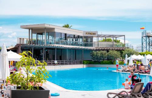 Sorgun Mahallesi Hotel | Riolavitas Resort & Spa: Oceanfront Retreat with Pool