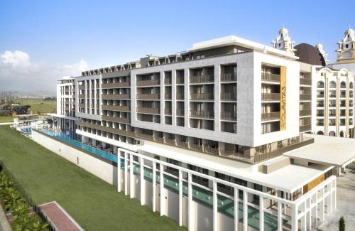 Sorgun Mahallesi Hotel | Riolavitas Resort & Spa: Oceanfront Retreat with Pool