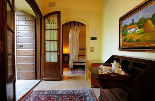 Ripa House | Ripa Relais Colle Del Sole: 4-Star Haven with Pool & Hot Tub