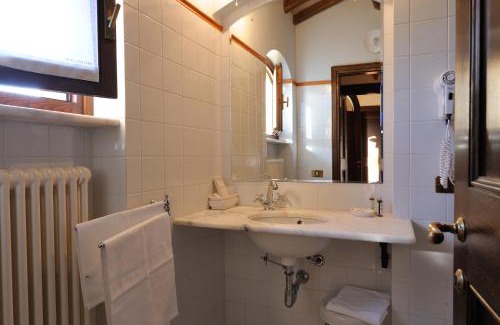 Ripa House | Ripa Relais Colle Del Sole: 4-Star Haven with Pool & Hot Tub