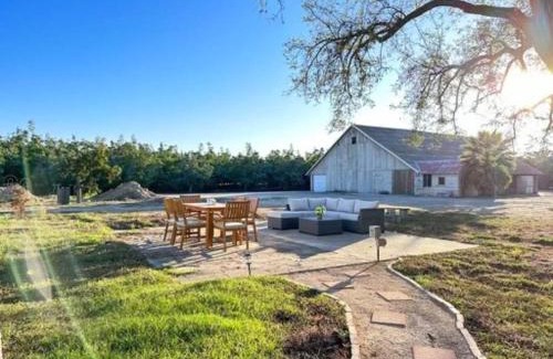 Ripon House | Inviting Ripon Orchard Retreat with Family and Pet Amenities