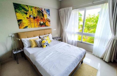 Nerul Apartment | Ripples: Poolside Retreat with River Views Near Coco Beach