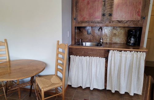 Winthrop Apartment | Riverside Retreat: Rippling River Suite in Winthrop WA