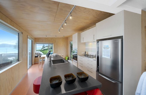 Paraparaumu House | Family-Friendly Rippling Waves Lookout - Raumati South