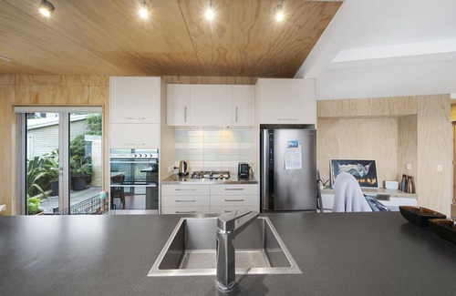 Paraparaumu House | Family-Friendly Rippling Waves Lookout - Raumati South