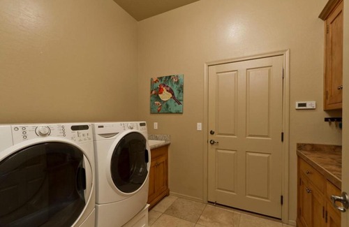 Carefree House | Family-Friendly 3 BR Rise and Shine Retreat by Casago
