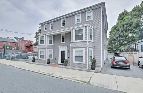 Newburyport Apartment | Oceanfront Rise Suite at The Hygge House with Breakfast