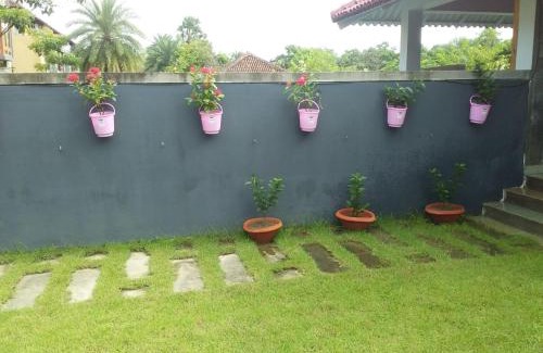 Raichak Villa | Enchanting Rishani-alay: Family-Friendly Retreat by the Ganges