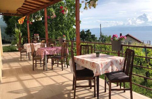 Elshani House | Top-Rated Risteski Guest House with Breakfast & Child-Friendly
