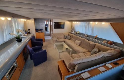 Madliena Boat Rental | Oceanfront Bliss at Riti Yacht with Breakfast Included