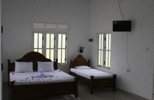 Palugaswewa Resort | Discover Ritigala Lodge: Pet Friendly with Pool & Breakfast