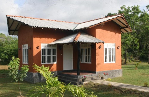 Palugaswewa Resort | Discover Ritigala Lodge: Pet Friendly with Pool & Breakfast