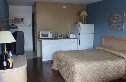 Fallsview Hotel | Cozy Ritz Inn Niagara: Pet-Friendly with Hot Tub Access