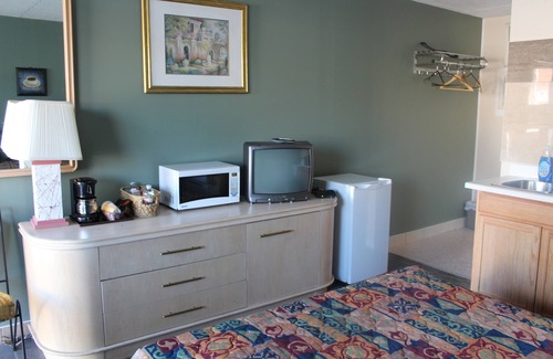 Fallsview Hotel | Budget-Friendly Ritz Inn Niagara: Breakfast & Family Amenities