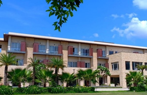 Bara Banki Hotel | Relaxing Ritz Resort: Family-Friendly with Delicious Dining