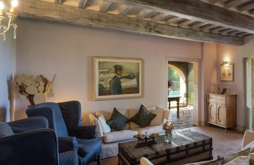 Arezzo Villa | Elegant Villa on a Wine Estate in Arezzo with Pool