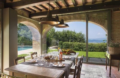 Arezzo Villa | Elegant Villa on a Wine Estate in Arezzo with Pool