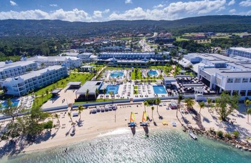 Montego Bay Resort | Riu Montego Bay - Adults Only All-Inclusive Getaway