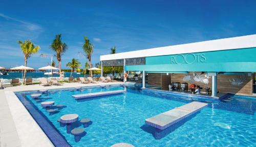 Montego Bay Resort | Riu Montego Bay - Adults Only All-Inclusive Getaway