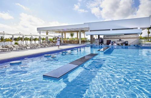 Costa Mujeres Resort | Experience Riu Palace Costa Mujeres - All-Inclusive Escape