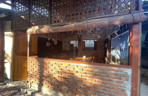 Riung House | Cozy Riung Guesthouse with Ocean Views & Family-Friendly Vibes