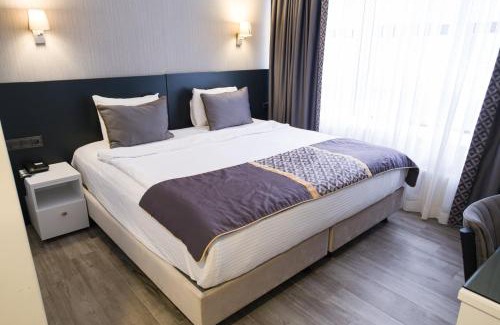 Old Town Apartment | Budget-Friendly Riva Hotel Alsancak with Family Amenities