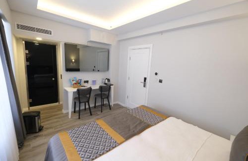 Old Town Apartment | Budget-Friendly Riva Hotel Alsancak with Family Amenities