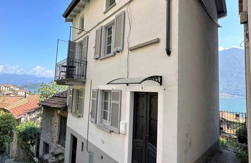 Colonno House | Discover Riva House Colonno - A Family-Friendly Retreat