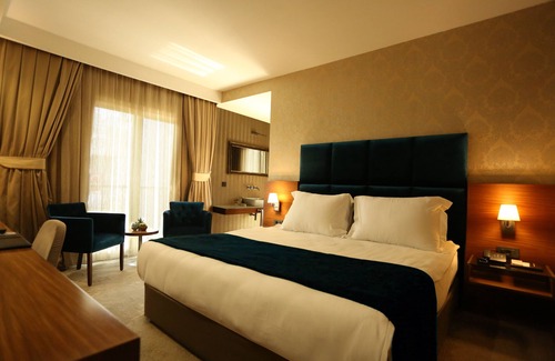 Seyhan Hotel | Inviting Riva Resatbey Hotel: Family-Friendly & Accessible