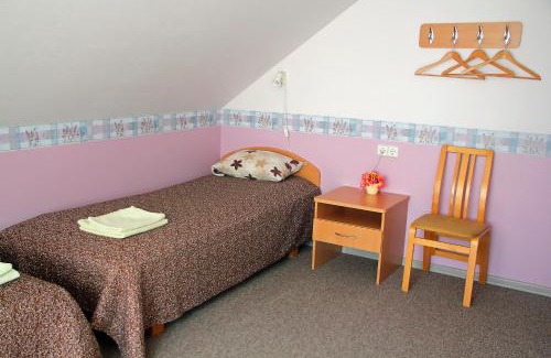 Poltsamaa House | Comfortable Rivaal Guesthouse with Hot Tub & Family Dining