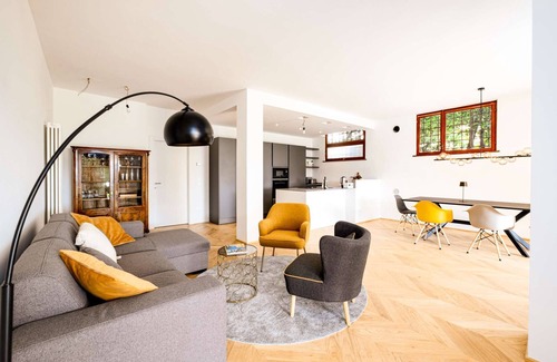 Bardolino Apartment | Peaceful Apartment with Private Garden and Beach Access