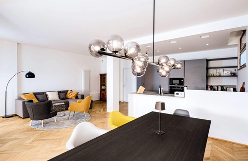 Bardolino Apartment | Peaceful Apartment with Private Garden and Beach Access