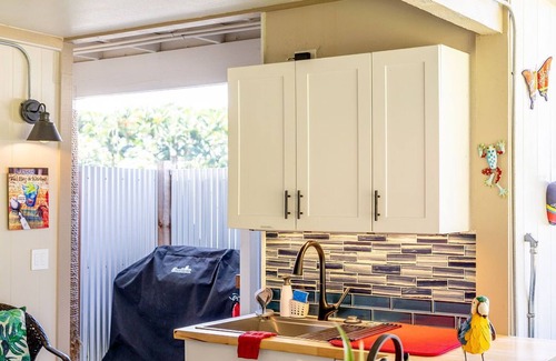 Hilo Apartment | Rivendell Oasis: Serene Garden with Hot Tub & Ocean Views