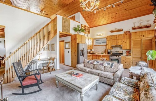 Kankakee Apartment | Elegant River ßARN: Guest Rated 9.6, Pet-Friendly Comfort