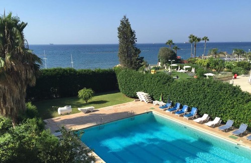 Potamos tis Germasogeias Apartment | Exceptional River 201 Beachfront Apartment with Pool & Hot Tub